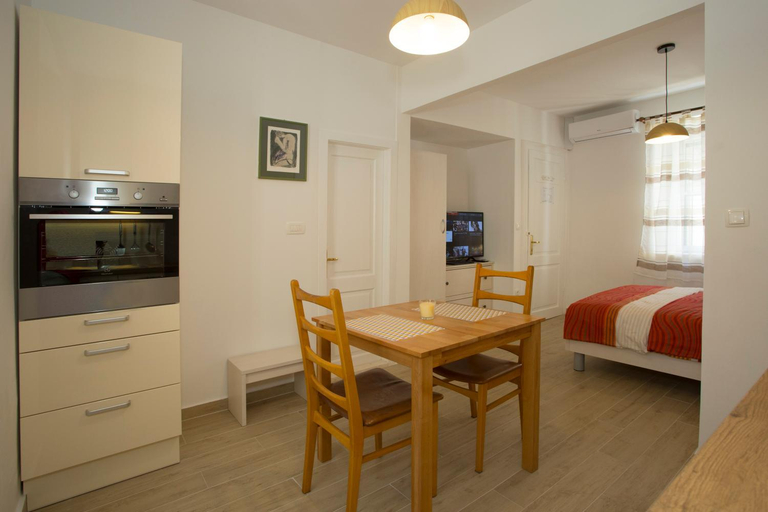 Others 4, Dalmatian House, Split