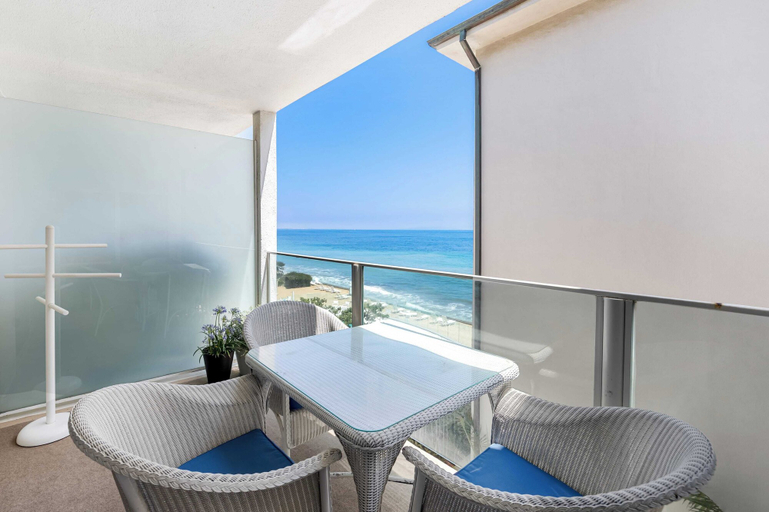 Interior 3, Oceanfront Gem w/ Balcony, Pool, Hot Tub & Carbon Beach Access Bluewater Haven by Avantstay, Los Angeles