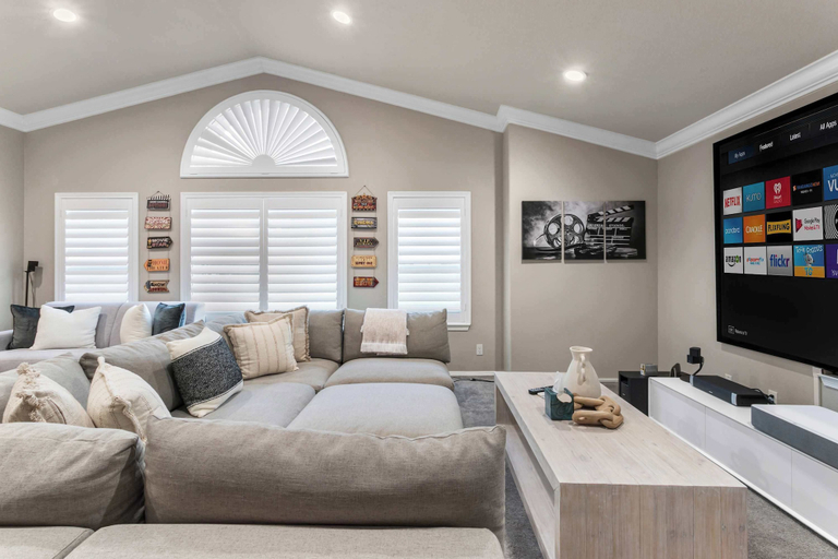 Living area 3, Luxury Pool Home w Theater Games & Mountain View, Los Angeles