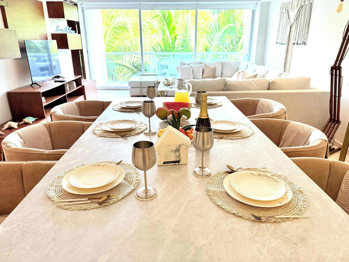 Interior 3, Bolongo: Your Exclusive Oceanfront Escape, Compostela