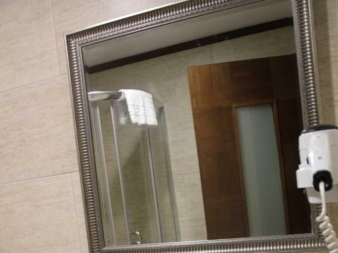 Bathroom 5, Bucoleon by Cheers, Fatih