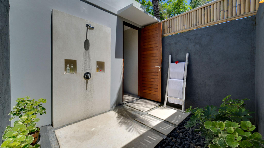 Malimbu Cliff Villa - Exterior & Views