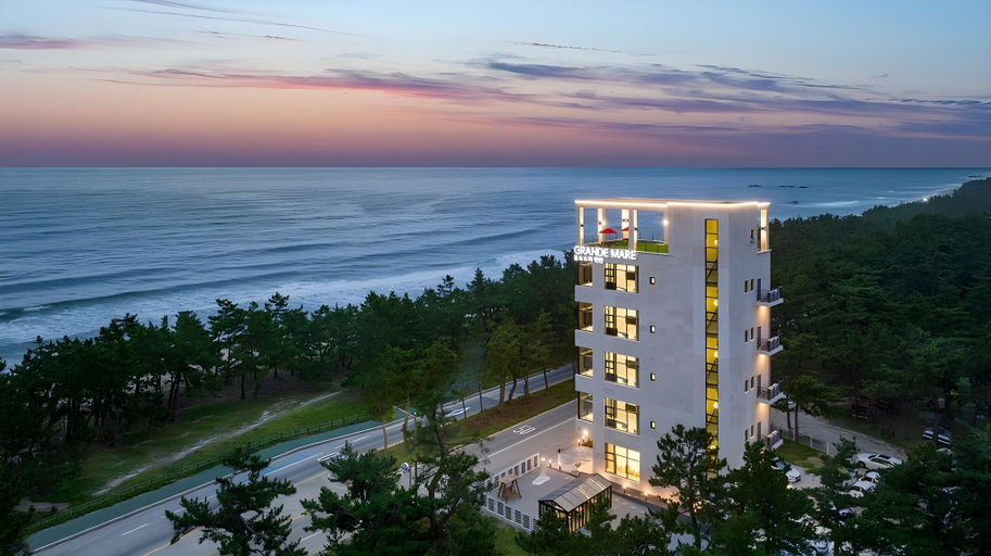 Exterior & Views 1, Gangneung Grande Mare Pool Villa, Gangneung