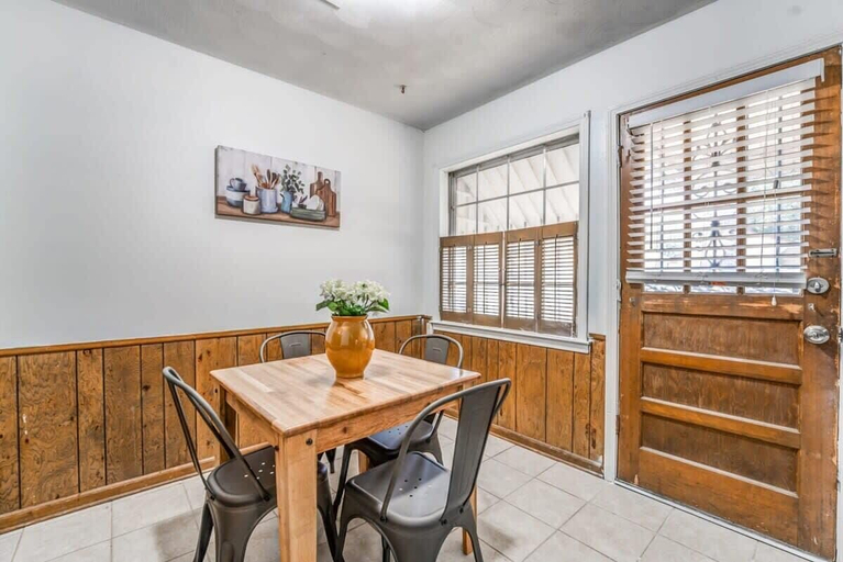 Room 2, Tulip Tree Cottage, Shelby