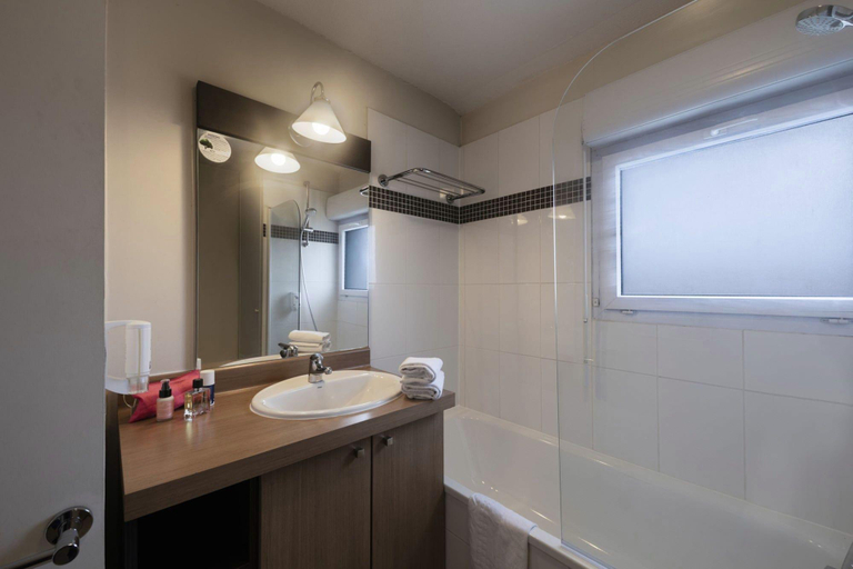 Bathroom, Park & Suites Village Aix-Le Rousset, Bouches-du-Rhône