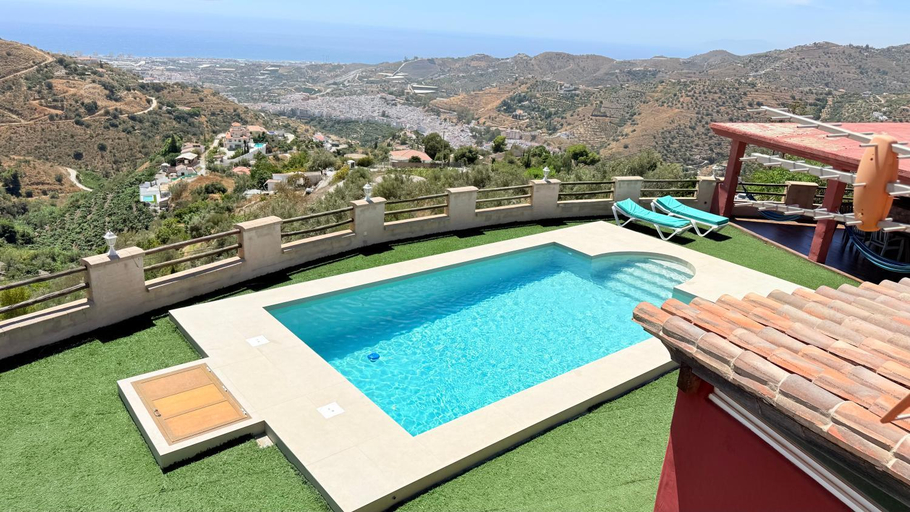 Sport & Beauty 3, LA CASA ROJA Casa privada con piscina y vistas Zona Torrox, Málaga