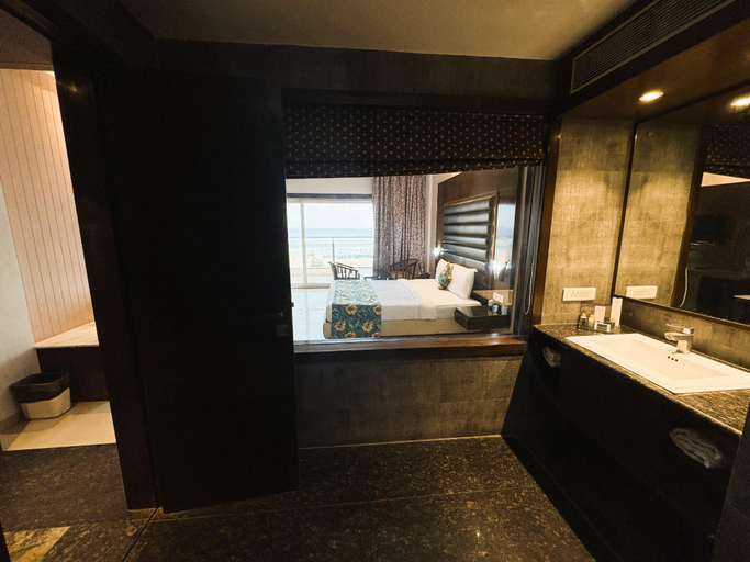 Bathroom, Hotel Golden Palace Puri, Puri