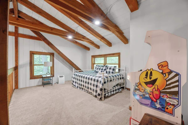 Room 4, Outdoors Sleeps7 Family Getaway Fun Arcade, Hocking