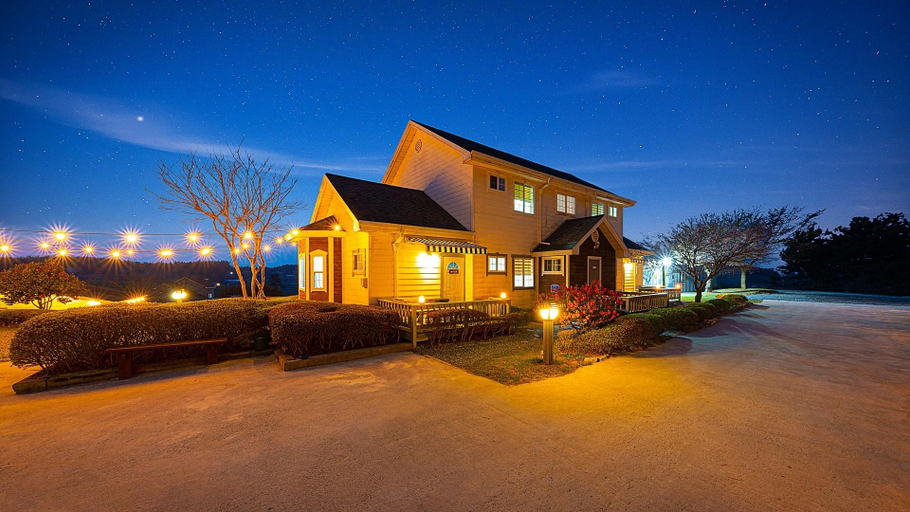Exterior & Views 1, Rainbow Castle Pension, Taean