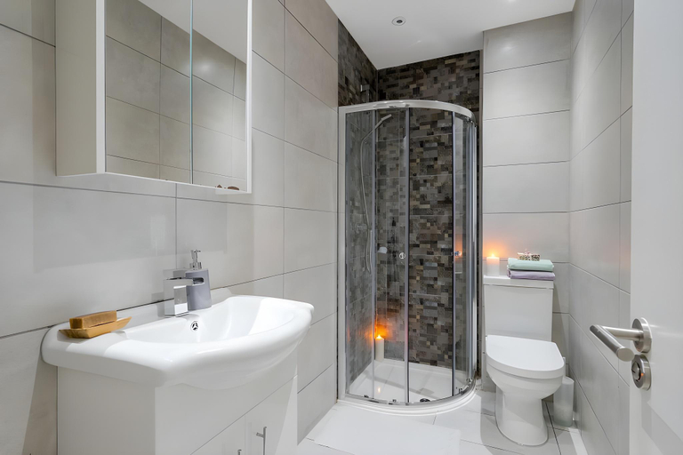 Bathroom 3, apartment 1c, London