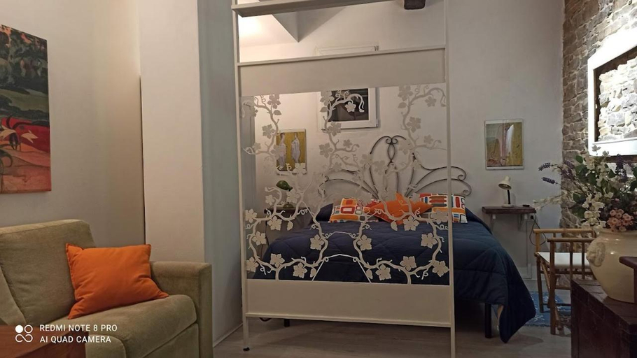 Bedroom 2, La casa di Nina appartamento in collina, Arezzo