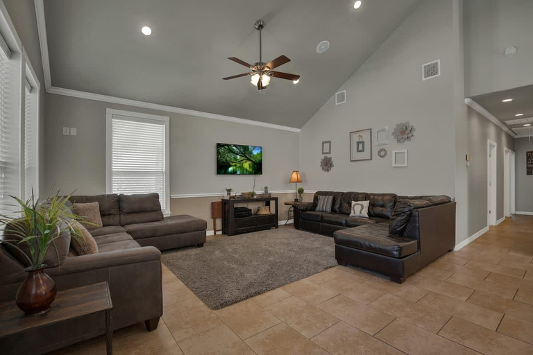 Separate living room 5, Let's Go Tubing! Awesome House-Next to River!, Comal