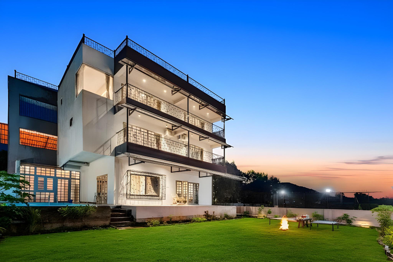 Exterior & Views