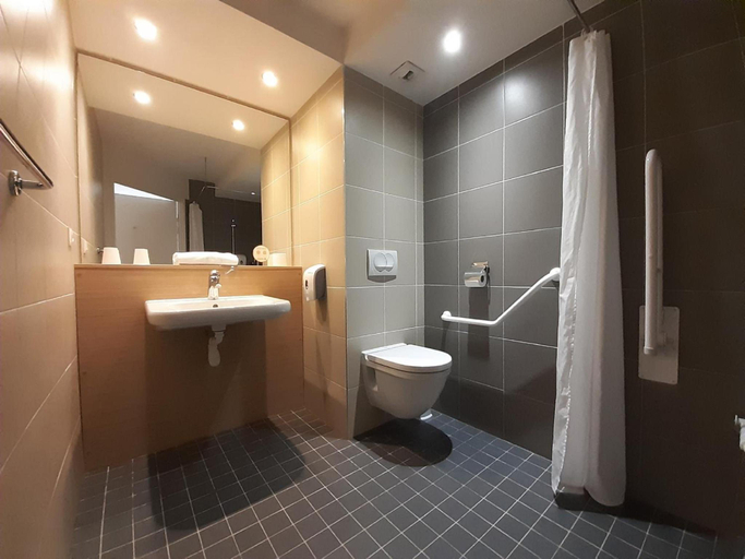 Bathroom 4, B&B HOTEL Saint-Witz Roissy, Val-d'Oise