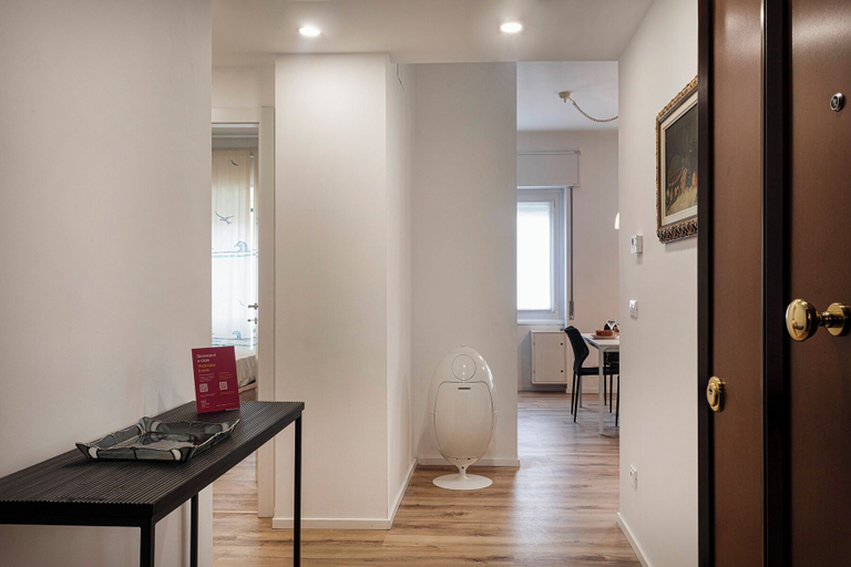 Interior entrance, Quinto Modern Flat by Wonderful Italy, Genova