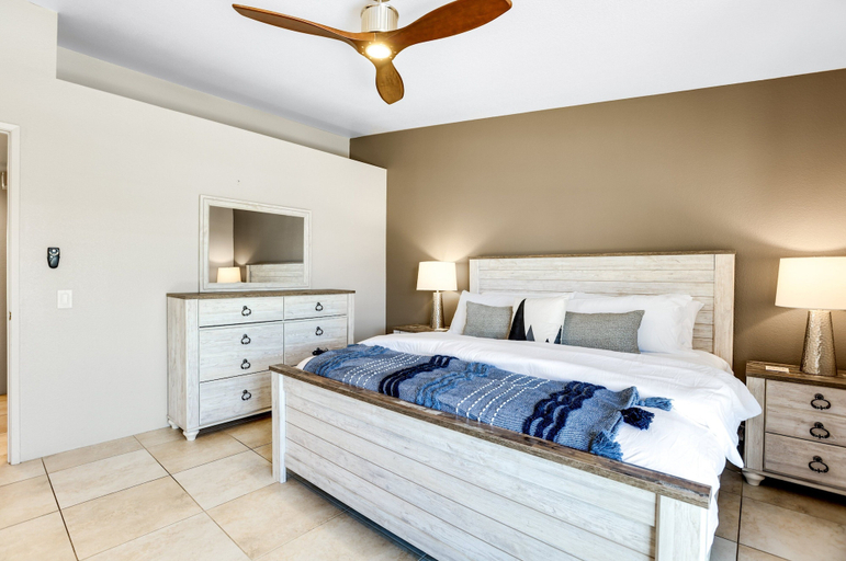 Room 5, Quaint & Serene in Mesquite CC, Riverside