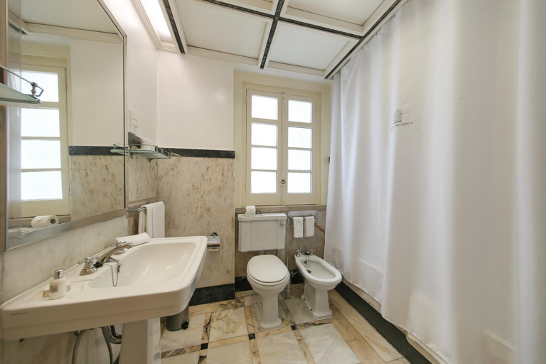 Bathroom, Hotel Britania Art Deco - Lisbon Heritage Collection - Avenida, Lisbon