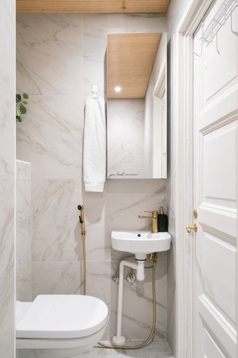 Bathroom 2, Modern Top-Floor Apt. in Helsinki, Uusimaa