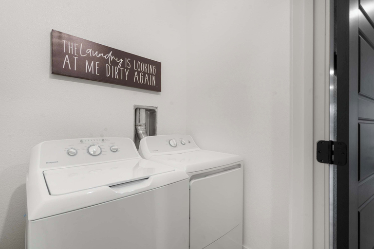 Laundry, Pineapple Pointe - Stay for 20, Taney