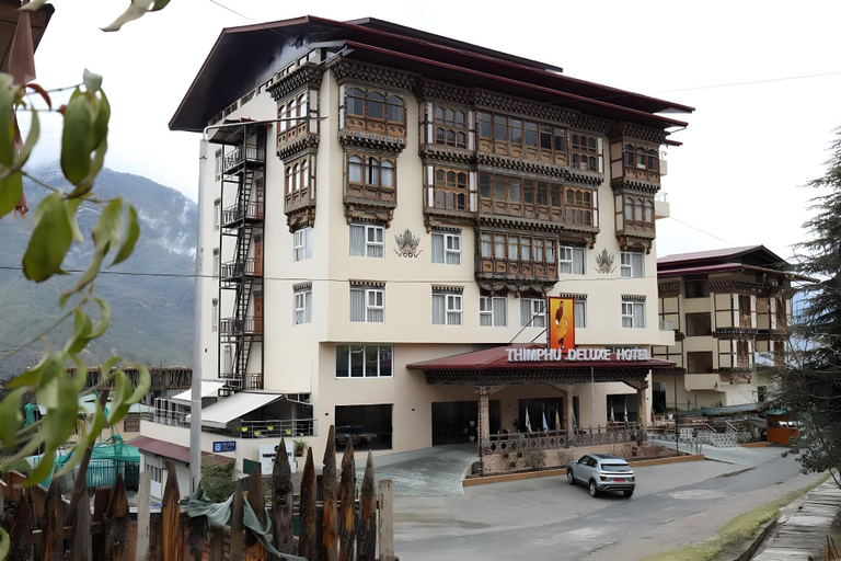 Exterior & Views