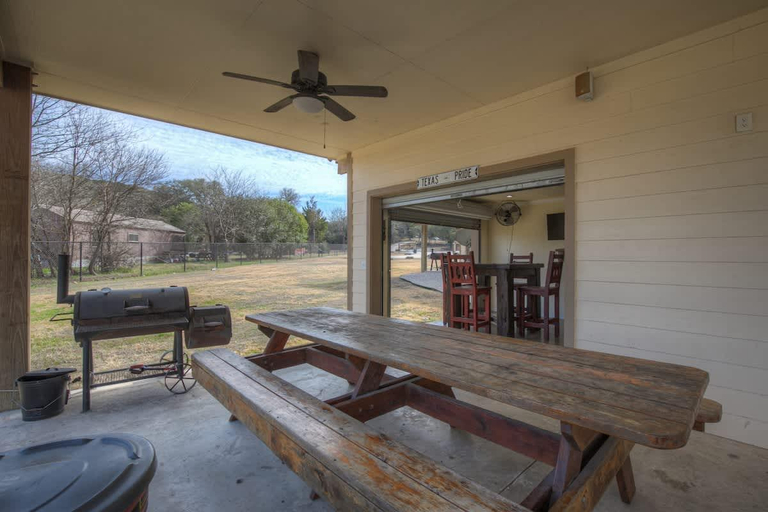 Entrance 3, Let's Go Tubing! Awesome House-Next to River!, Comal
