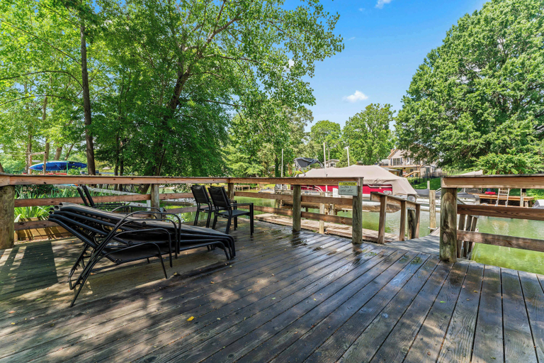 Terrace/patio 2, The Blue Bungalow Stay for 8, Iredell