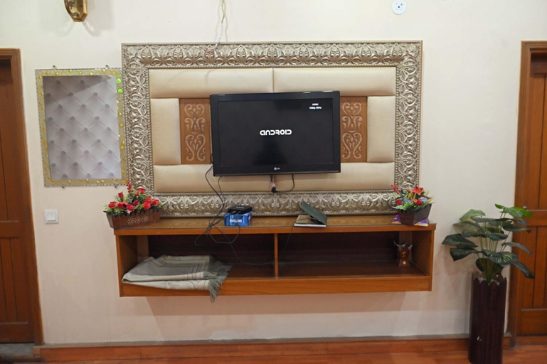 Others 5, Clifton Inn Guest House, Karachi