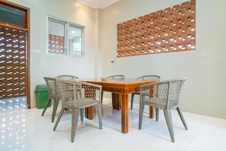 Public Area 3, RedDoorz near Wisata Paribendo Lawang, Malang