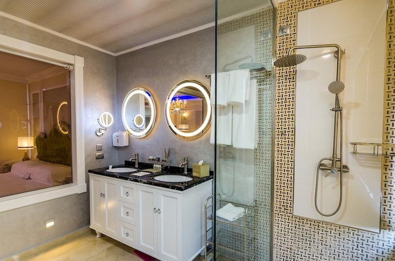Bathroom 5, Phoenicia Luxury, Navodari
