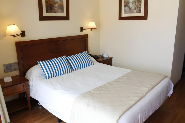 Bedroom 3, Leonardo Hotel Torremolinos Costa del Sol, Málaga