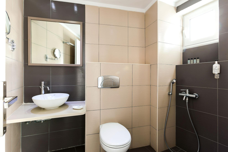 Bathroom 2, Memories Beach Hotel, South Aegean