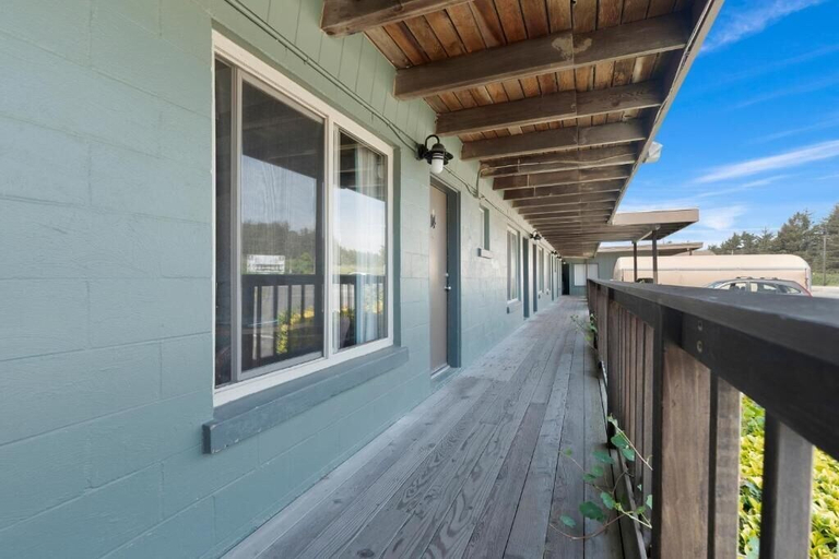 Exterior 2, Crescent Beach Motel, Del Norte