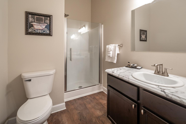 Bathroom 4, D'monaco Resorts at table rock lake, Taney