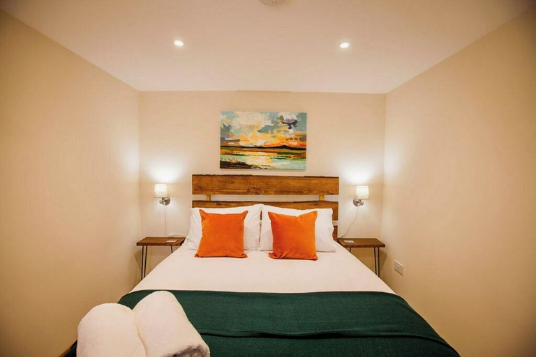 Room 3, Hayne Barn Estate - Private Estate : 6 Eco Lodges - 1 Studio, Kent