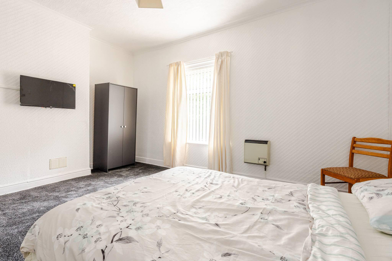 Bedroom 2, Ad7 family guest house, Bolton