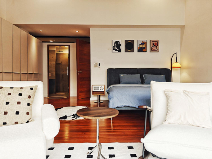 Facilities 4, 4BR Modern Art Villa with Free Wi-Fi Netflix Vinyl, Wattana