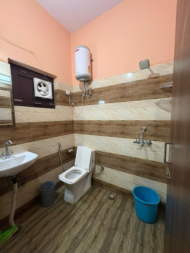 5, Chirag Homestay Kainchi, Nainital