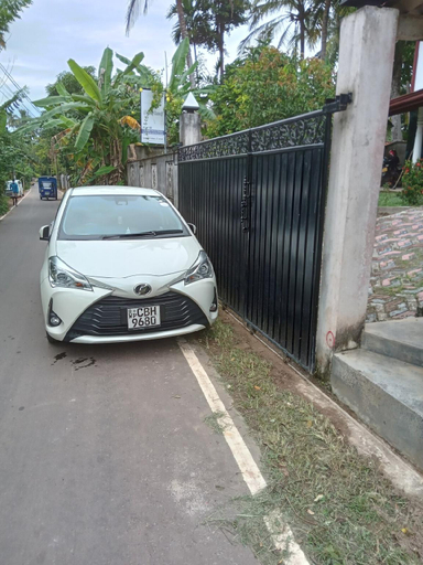 3, 2-Bedroom Villa with Free Parking on Premises., Weligama