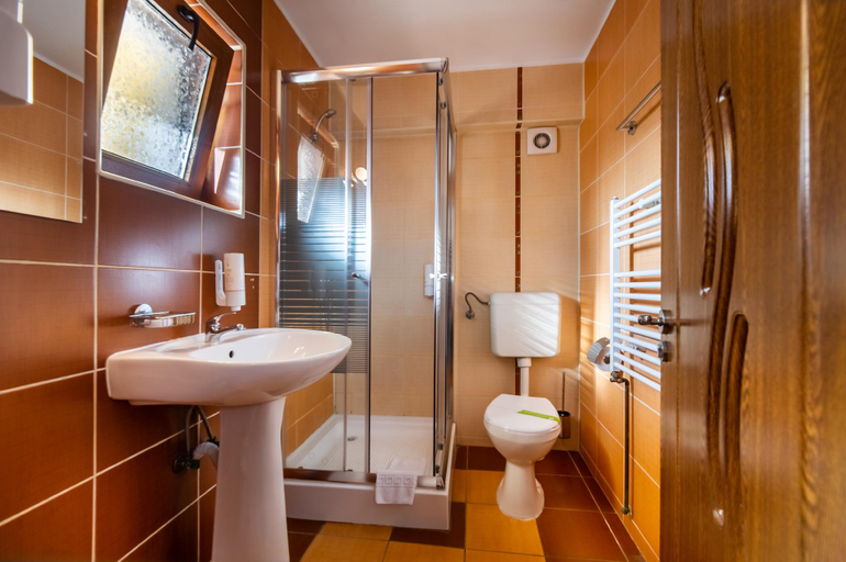 Bathroom 4, Long Street Hotel, Brasov