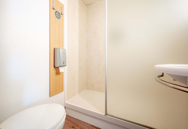 Bathroom 4, B&B HOTEL Hyeres, Var