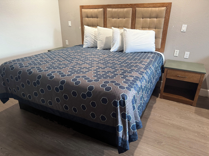 Bedroom 3, WESTERN INN, Brazoria