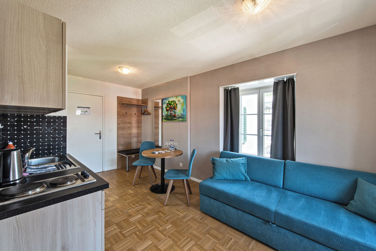 Others 5, Hotel zum Hirschen, Höfe