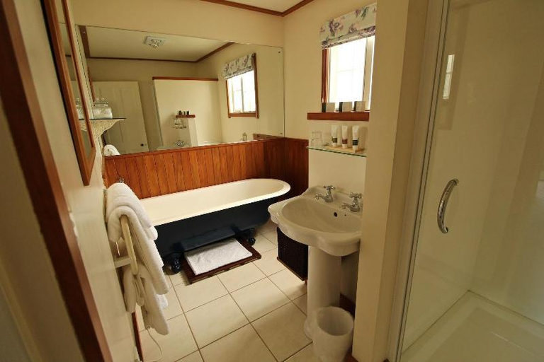 Bathroom, Waipoua Lodge, Kaipara