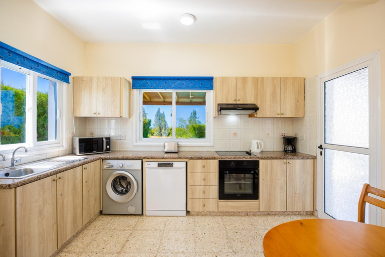 Facilities 4, Villa Aristotelis