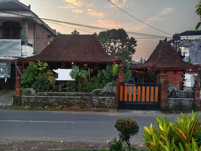 Exterior & Views