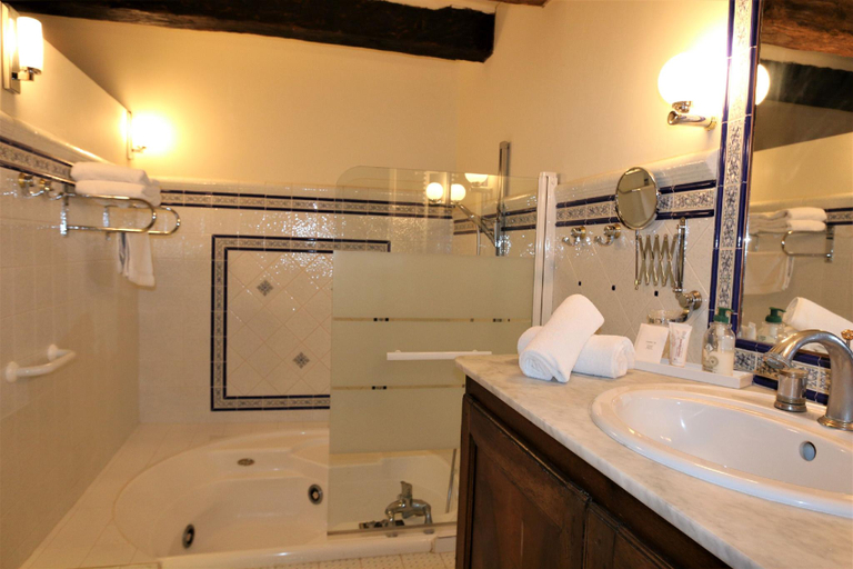 Bathroom 4, Hôtel de La Ferme Lamy, Dordogne