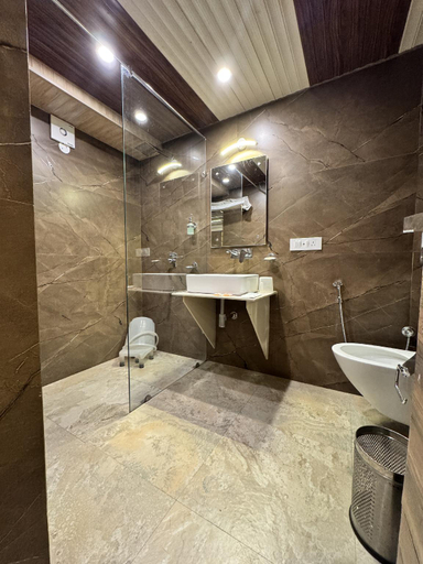 Bathroom 3, Hotel Victory near Mall Road, Shimla