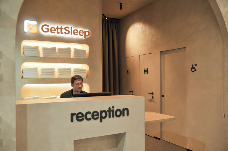 Reception, GettSleep Madrid Airport T4S - Boarding Pass Required, Madrid