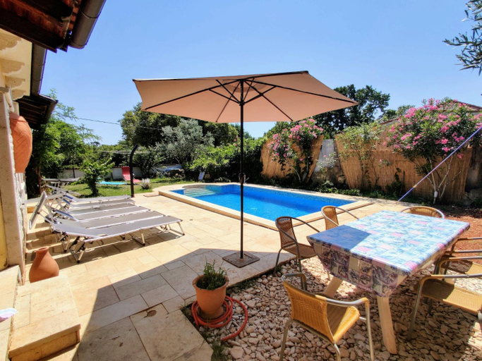 Sport & Beauty 4, Holiday Home Sisan near Beach  Pool, Ližnjan