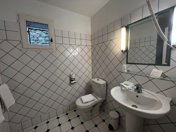 Bathroom 5, Le Vieux Château, Var